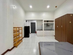 cho thuê căn hộ studio cửa sổ_full nt_hẻm xe hơi_có thang máy_hầm xe rộng_được pet gần bv bình dân