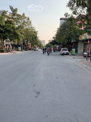 chị gái em cần bán lô đất khu 31ha trâu quỳ, gia lâm, hà nội