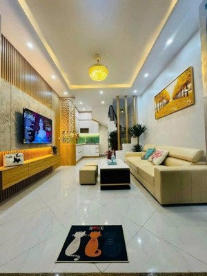 cho thuê nhà hoàng hoa thám 5,5 tầng 3 phòng ngủ full nội thất giá 15 triệu!