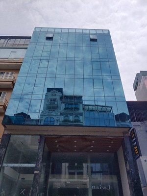 cho thuê nhà tại nguyễn cơ thạch. dt : 150 m* 7 tầng + 1 hầm .mt : 9m , thông sàn,thang máy