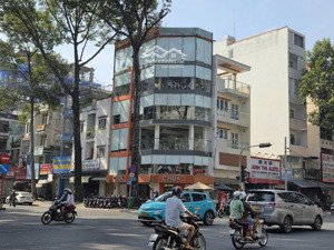 góc 2mt đường siêu đẹp an dương vương vs lê hồng phong quận 5