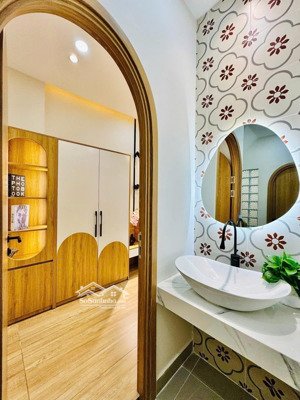 bán nhà 1 trệt 2 lầu 4pn nhà thoáng sổ riêng giá tốt