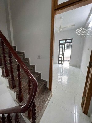 nhà đẹp mới leng keng trung tâm quận 10
5 tầng _ vài bước ra mặt tiền.
(phường 13) giá 7,6 tỷ