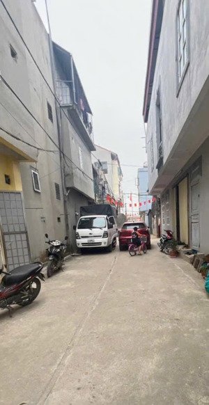 cần bán đất phân lô diện tich 56m 2 mặt thoáng tại xã hoà bình oto 7 chỗ đỗ cửa . nhỉnh 3tỷ