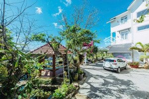 bán nhà phố mặt tiền hoàng hoa thám - đà lạt. 415.9m2, 3 tầng 6p. đường ô tô. sổ riêng, 25 tỷ