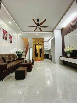 nhà 6tầng thang máy, gần ô tô phố xã đàn, đống đa cần bán