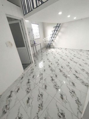 phòng máy lạnh có gác, đường c13 nguyễn văn linh