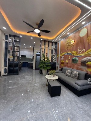 nhà xây mới 100% hoàn công đầy đủ ! diện tích ngang 4.4 m dài 10 m