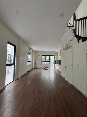 cho thuê nhà 4 tầng tại vinhome thăng long full đồ liền tường , diện tích 154m2