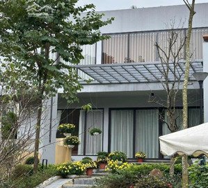 cần bán nhanh mảnh đất 900m .tại phú mãn -quốc oai-ô tô vào tận đất-phù hợp đầu tư-xây nghỉ dưỡng