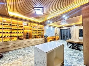 chủ gửi bán căn nhà mặt tiền 6,8m - mặt hồ, nằm ngay khu kim đồng - giáp bát