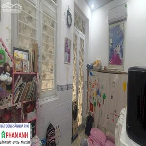 Bán gấp nhà phố Quận 9 | 5 phút ra đến Chợ Phước Long | 3 tầng 4 pn | 85 m² đất, 6 tỷ.n.n.n.