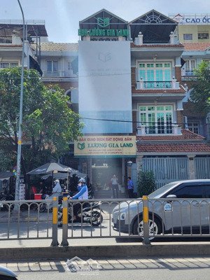 cho thuê nhà phố mặt tiền tạ quang bửu p5 q8 , đường thoáng , vỉa hẻ siêu rộng rãi