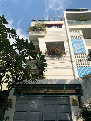 hot nhà đẹp 63m2, hẻm xe hơi, gần công viên, sát quận 1