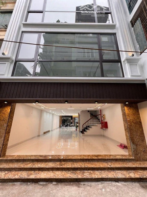 toà nhà văn phòng 8 tầng ngay khu bạch mai, mặt tiền 6,6m - ô tô dừng đỗ trước nhà