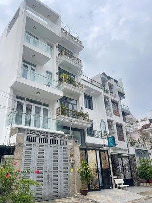 nhà đất chính chủ thang máy điện mặt trời