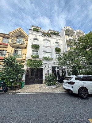 bán trong tháng giảm 55tỷ về 50tỷ biệt thự ngang 9m 2 mặt tiền khu compound vip kế sân bay tân bình