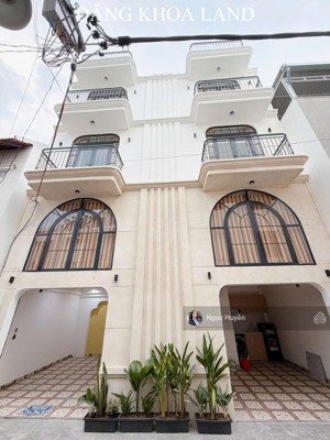 hàng hiếm - chdv 4 tầng + thang máy - thu nhập 35tr/th - hxh gần phạm văn đồng