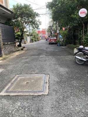 bán nhà 8x12m, đã ngăn 2 căn, vị trí cực đẹp, 1/ tô ký, đối diện trường gtvt, tmt, q12