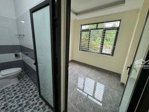 cần bán gấp nhà mới 5 tầng, giá đầu tư thanh khoản cao.