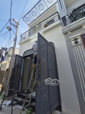 bán nhà 4x12m, 1 lầu, 2pn, nhà mới len ken, sát nguyễn văn quá, q12. 4ty650tr