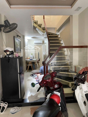 lộc liền tay! nhỉnh 5 tỷ - nhà đẹp ở ngay trung tâm sài gòn - hđ thuê 12 triệu/tháng