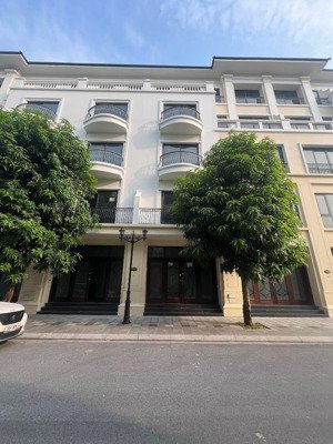 bán liền kề san hô vin 2 sh22-141, 48m² giá 8,094 tỷ hoàn thiện 5 tầng, gần hồ tạo sóng