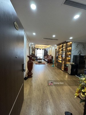 tôi chính chủ cần bán căn góc, tầng trung 2n2vs 80,36m tại the park home full nội thất, giá 8,4 tỷ