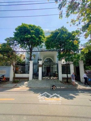 biệt thự sau lưng gigamall hiệp bình chánh, ngang khủng 12m, nằm trong khu toàn biệt thự ven sông