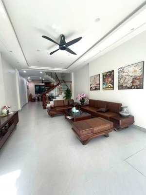 bán đất tặng nhà, phân lô hoàng quốc việt, 2 thoáng, ô tô vào nhà, 80m2x4t, giá 18.6 tỷ