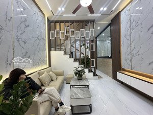 tin thật 100%! nhà phường bạch mai, gần ô tô, ngõ thông 2 thoáng, sổ đỏ cc, tặng nội thất, mt 4m