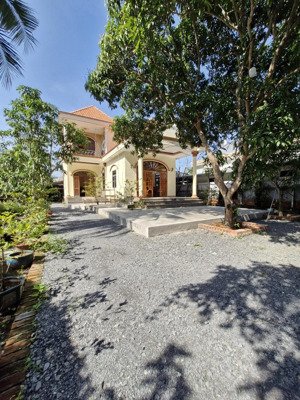 bán biệt thự sân vườn đường rừng sác, xã bình khánh, gần ngay hồ bơi ngọc diệp, dt 829m