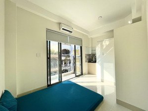 phòng đẹp, ban công siêu thoáng gần ngã tư hàng xanh