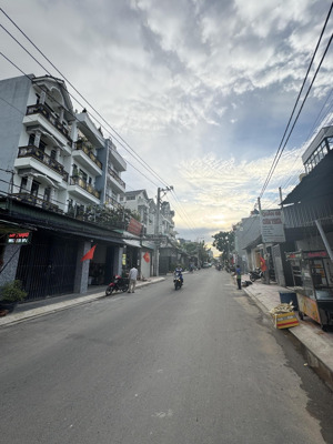 nhà 3 tầng xây mới mặt kd ngay chợ hiệp bình - đường rộng 16m - p hiệp bình chánh - giá 11.9 tỷ