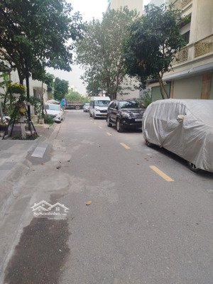 bán nhà sài đồng. nhà tập thể. tầng 1. đường ô tô trámh. kinh doanh đỉnh