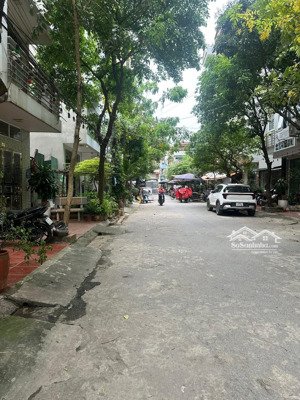 bán liền kề ngô thì nhậm 50m 5 tầng, phân lô, vỉa hè 2 bên, ô tô, kinh doanh, thang máy giá 19.2 tỷ