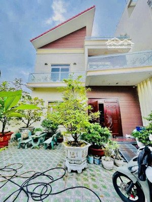 nhà mặt phố kdc đại hải , 200m2 , chỉ 12tỷ . 3 tầng , chính chủ bán .