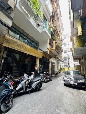 chính chủ bán nhà phân lô nguyên hồng.dt 40m x 6 tầng. mt 4m. giá 20 tỷ. lh: 