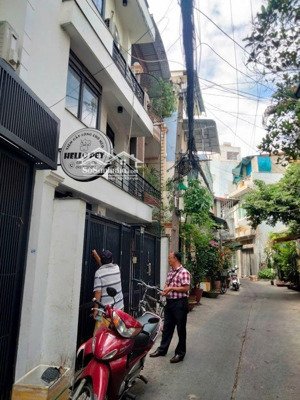 trần văn đang, quận 3, hồ chí minh. giá chỉ 8 tỷ 600 triệu. dòng tiền cho thuê 200 tr 5 tầng