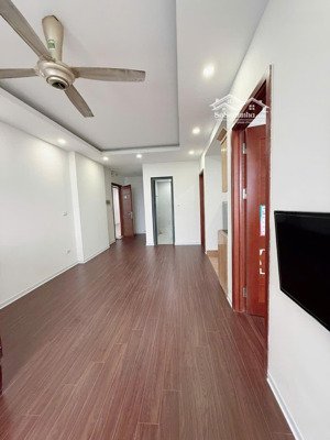 cần tiền cọc nhà mới, chị mình bán gấp căn hộ 2 phòng ngủ thái hà giá bán gấp 6,1 tỷ