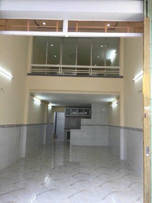 5tỷ850- 40m2-2pn- nhà cấp 4- nội khu bình phú- xe hơi tới nhà