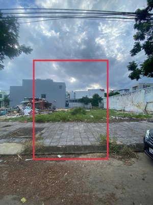 bán lô đất đường nguyễn cơ thạch- vị trí sát đường minh mạng .giá 8ty5 tl. 