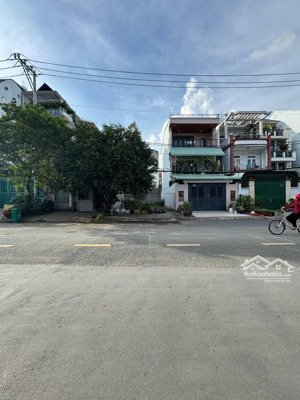 hàng hiếm đường 27 bán đất biệt thự xây cao khu bên sông đường 2o mét 100% thổ cư gần gigamall