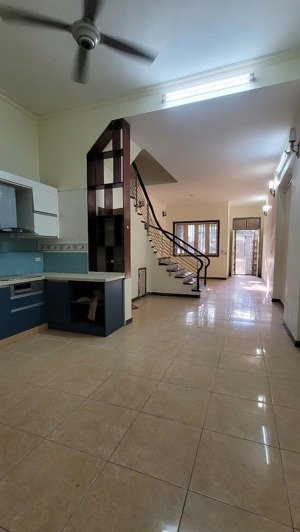 cho thuê nhà nguyễn bá khoảndt 90 m2, 4 tầng, mt 5m, tầng 1 thông, trên chia 2 phòng, điều hòa,nl