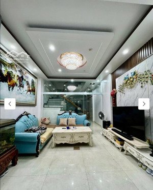 siêu phẩm nhà 3 tầng 50m2 cực đẹp tại dầu lửa, sở dầu, hồng bàng ngõ ô tô giá chỉ 3,35 tỷ