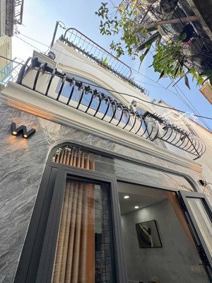 rẻ- nhà ngang 4m- 3 phòng ngủ- gần phú nhuận- công viên gia định- đg quang trung - kèm nội thất