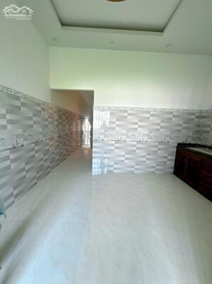 Bán nhà mới xây đường oto phường Phú Tân,giá 1,65 tỷ