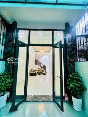 bán nhà cầu giấy, 47m2, 10.9 tỷ, chủ gửi bán gấp, cần tiền về quê - giá thương lượng sâu.