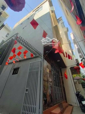 nhà đẹp lô góc sổ vuông trần quốc vượng, cầu giấy dt 32m2 xây 4 tầng zá 7,9 tỷ có tương lượng