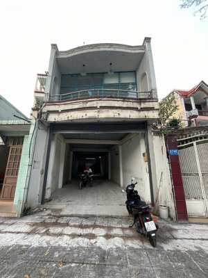 cho thuê lầu 1 115m nhà mặt tiền đường võ thị sáu, quận 3